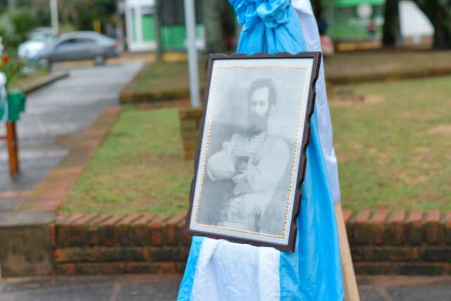 Homenaje a un héroe nacional